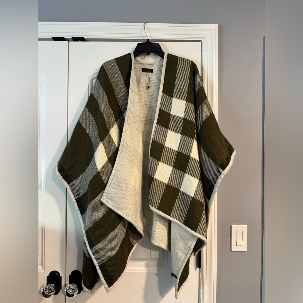 JANICE OLIVE GREEN & CREAM PLAID PONCHO ONE SIZE FITS ALL